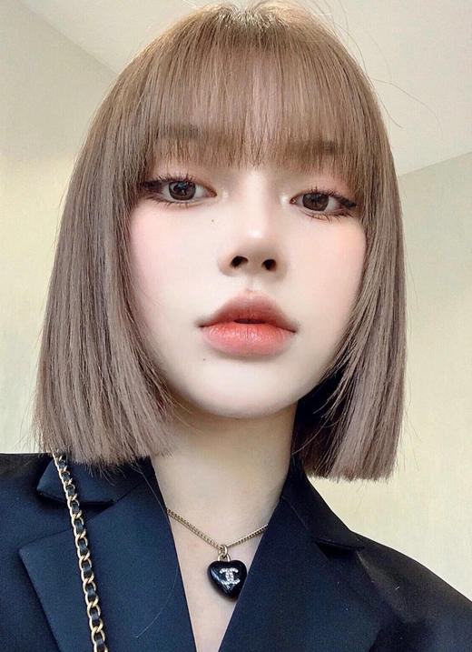 香奶奶 新款金色满钻双C黑色树脂爱心项链 商品图2