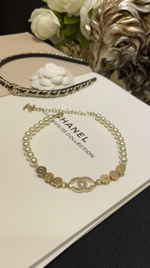 香奶奶 24B新款镂空字母水钻双C珍珠项链浅金色 商品图1