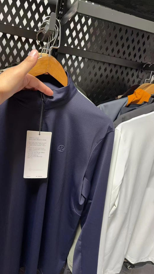 正品lululemon速干长袖，带芯片，纯正品，两个色
科技面料，杀菌因子，除臭，速干，吸汗
无与伦比的品牌气质，小资，惬意，松弛感 商品图6