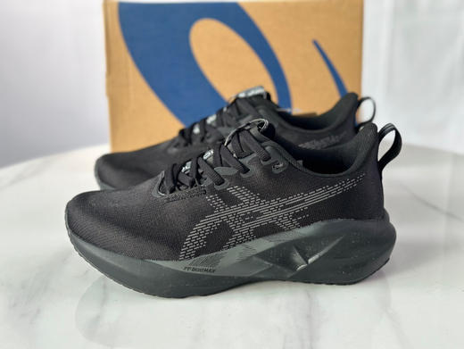 点此购买 亚瑟士Novablast 5代男女款轻量化厚底缓震回弹跑鞋 98 310053 商品图6