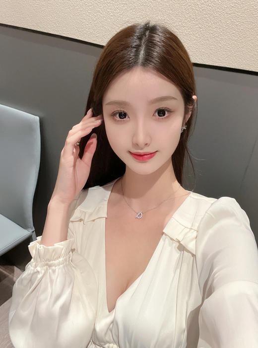 𝐇𝐞𝐫𝐦𝐞𝐬新款Finesse白金色镶钻Q项链 商品图8