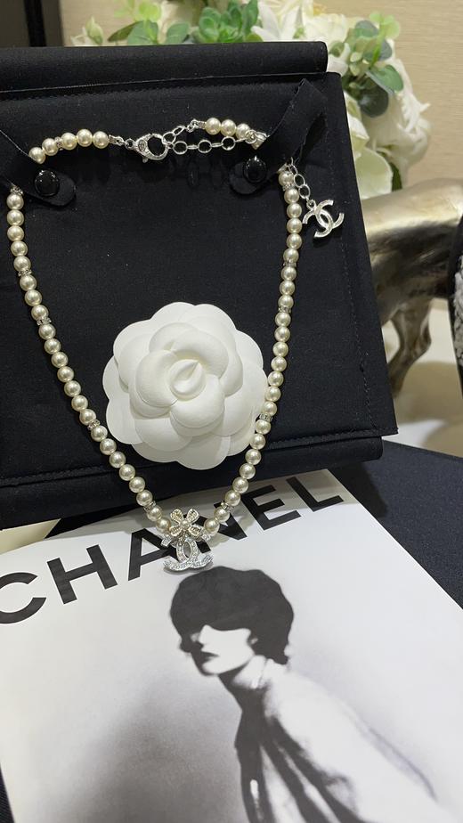 香奶奶  24K新款珍珠水钻四叶草满钻双C拼色珍珠项链 商品图1