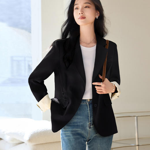 VICTORIA&VERA女装春季“酷飒美学”新中式国风通勤简约拼接盘扣腰西服 商品图3