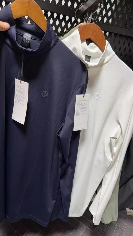正品lululemon速干长袖，带芯片，纯正品，两个色
科技面料，杀菌因子，除臭，速干，吸汗
无与伦比的品牌气质，小资，惬意，松弛感 商品图5