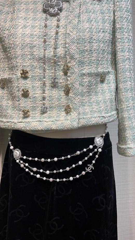 香奶奶 25C新款白色珐琅水钻双C纽扣珍珠三层腰链毛衣链两用款 商品图0