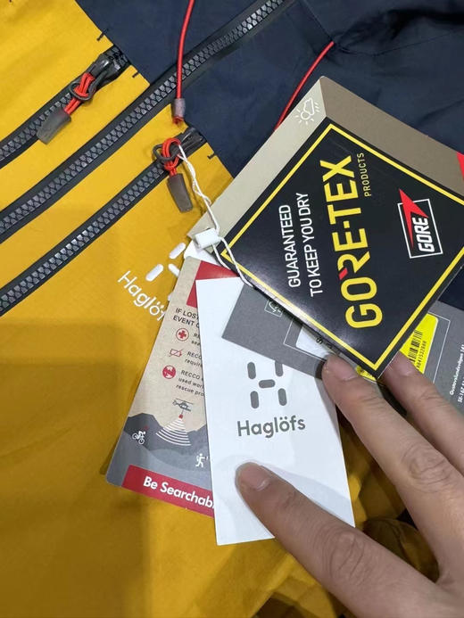 正品火柴棍spitz gtx 冲锋衣

S M L XL  保真 拼接色 180/75kg L宽松 参考 
防风防水高透气 recco搜救装置  
快速散热拉链体系 商品图6