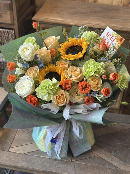 插花泥花束 半开放式圆形花束 商品图3