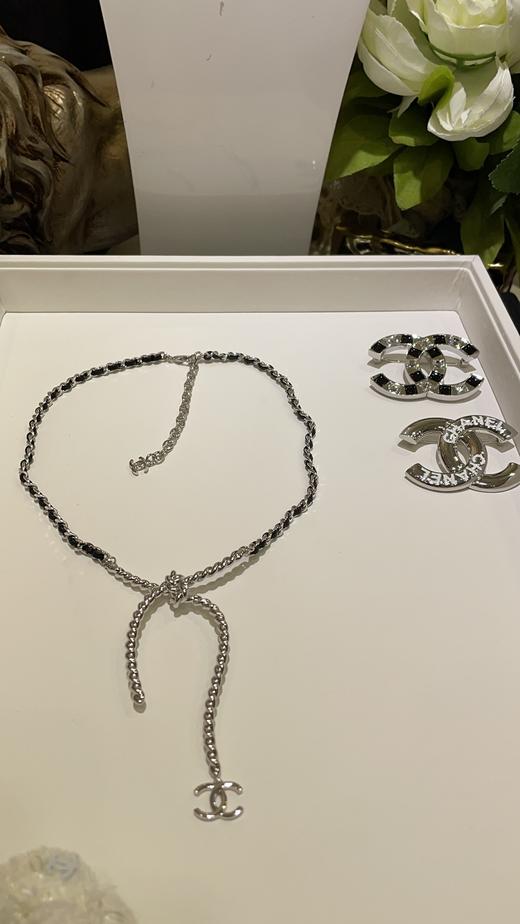 香奶奶 25C新款银色双C吊坠麻花打结皮穿链项链choker 商品图1