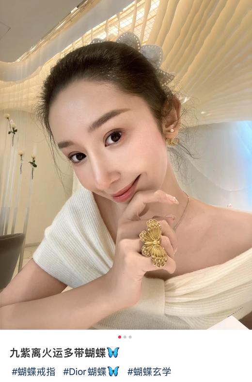 D家 25年新款鎏金蝴蝶珍珠双球耳环 商品图0