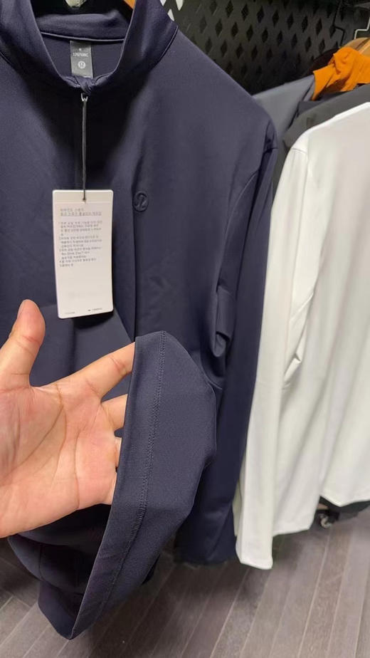 正品lululemon速干长袖，带芯片，纯正品，两个色
科技面料，杀菌因子，除臭，速干，吸汗
无与伦比的品牌气质，小资，惬意，松弛感 商品图7