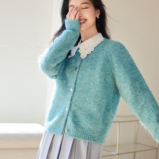 VICTORIA&VERA女装春季“透杯倩影”韩系慵懒感小众爱心扣圆领针织外套 商品图3