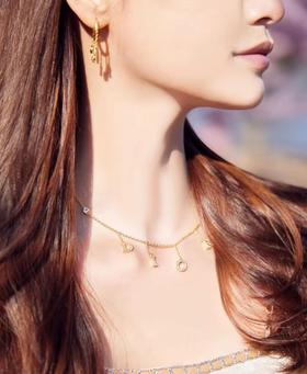 D家 新款金色满钻字母吊坠流苏项链