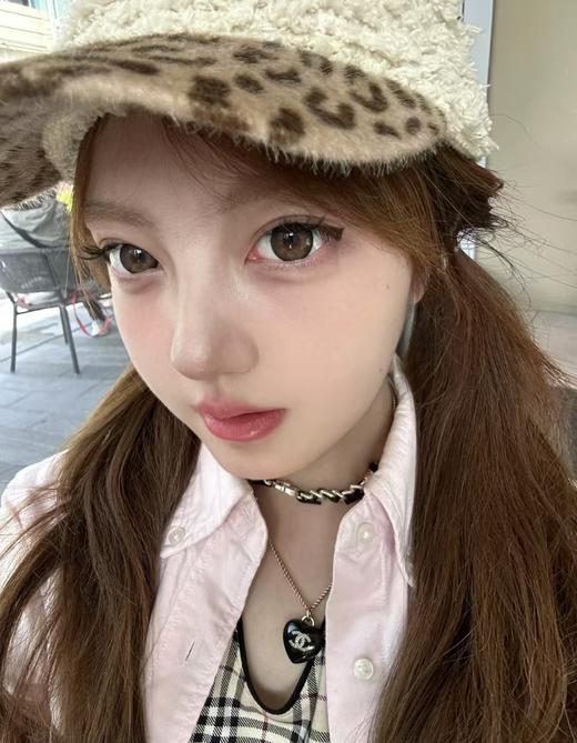 香奶奶 新款金色满钻双C黑色树脂爱心项链 商品图6