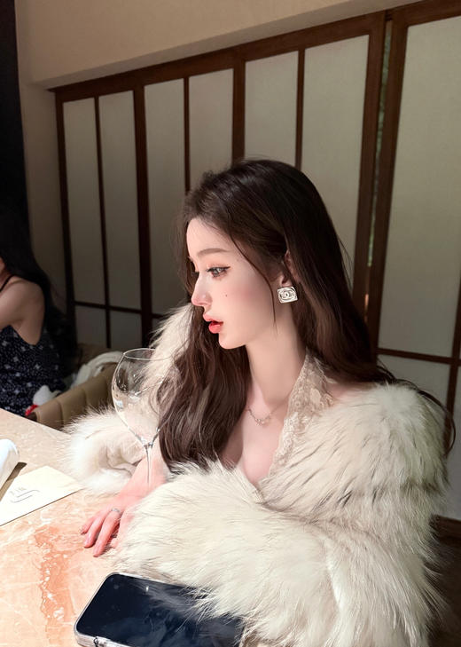 香奶奶 25C新款银色双C圆形满钻方块耳钉 商品图0