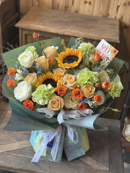 插花泥花束 半开放式圆形花束 商品图1