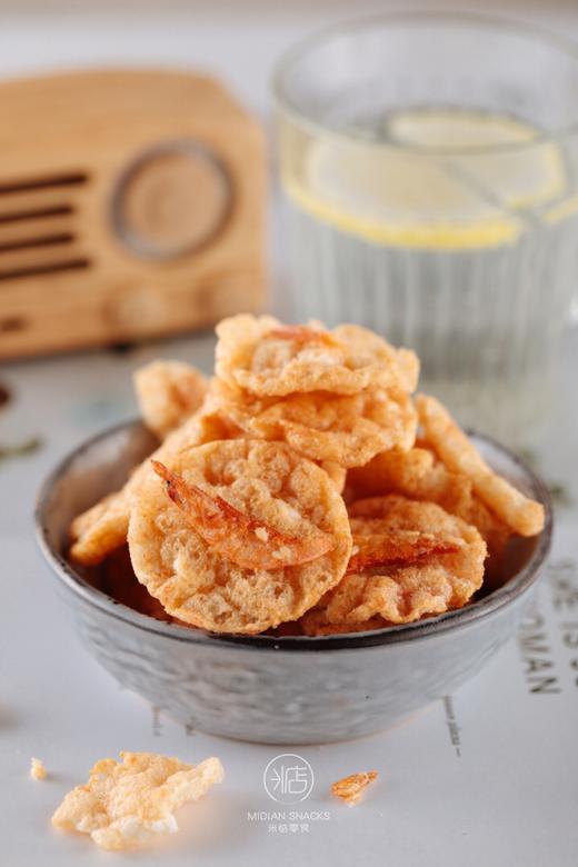 【米惦樱花虾米饼】比虾条更鲜酥的米饼裹着鲜虾味，咔吱咔吱嘴巴的快乐，一口一个嘎嘣脆！ 🦐5%海虾肉，加入整只脆脆的樱花虾！ 🦐鲜香酥脆，虾香四溢，入口即化！ 商品图0