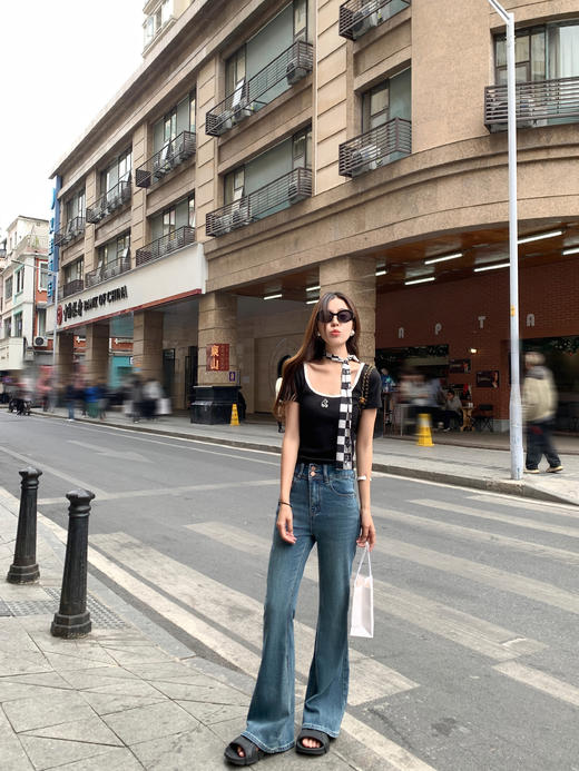 <曾小咸推荐>腰头双扣牛仔微喇裤 日常199.99/件 立减100 秒杀99.99/件！！ 商品图8