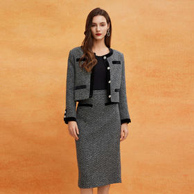 QE102斯尔丽2025春季新款小香风拼丝绒烫印工艺搭配直身半裙女式套装