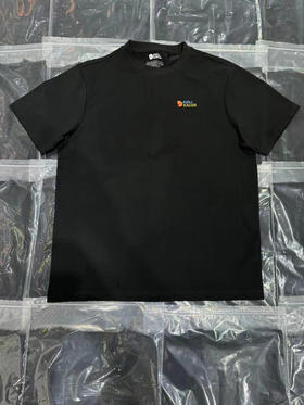 正品北极狐 vr3 colors logo 春夏T恤

S M L XL XXL  保真 黑色白色 

180/75kg L码 参考 

三色经典logo印花 瑞典顶级户外