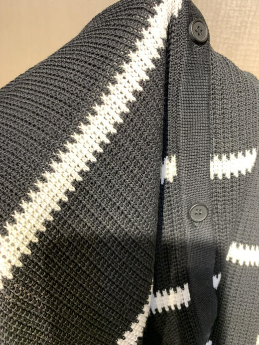 水淼爆款2025夏新款高档休闲针织黑白条开衫0707（含桑蚕丝 莱赛尔纤维） 商品图7