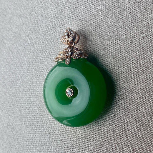 18K玫瑰金和田玉（碧玉）镶钻吊坠 /平安扣20*5.5mm/苹果绿/配镶钻石、白蓝宝 商品图1