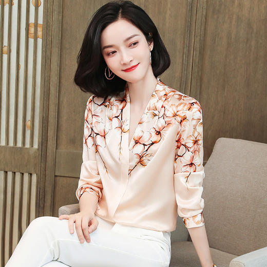 TC9097重磅真丝衬衫女长袖2025春秋季新款V领缎面定位花衬衣桑蚕丝上衣 商品图1