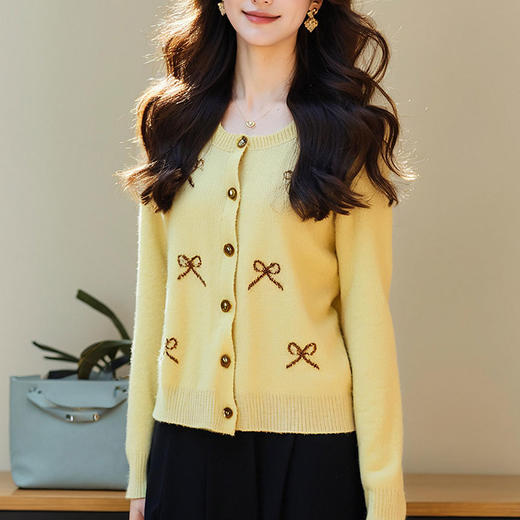 奢姿2025春装新款大码女装亮片圆领针织衫单排扣装饰气质优雅毛衣9651669582 商品图3