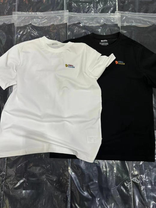 正品北极狐 vr3 colors logo 春夏T恤

S M L XL XXL  保真 黑色白色 

180/75kg L码 参考 

三色经典logo印花 瑞典顶级户外 商品图5