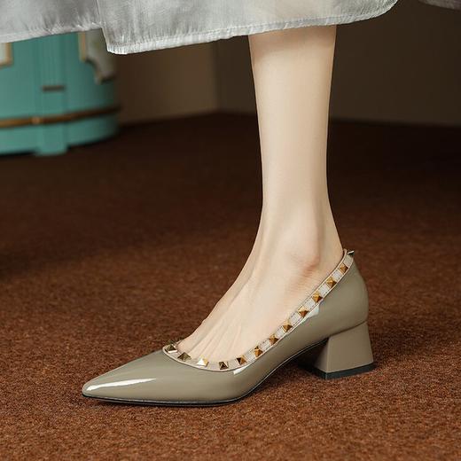 【预售5天】头层牛漆皮4cm铆钉单鞋女春秋四季鞋真皮中粗跟百搭女鞋HYDD&L611 商品图3