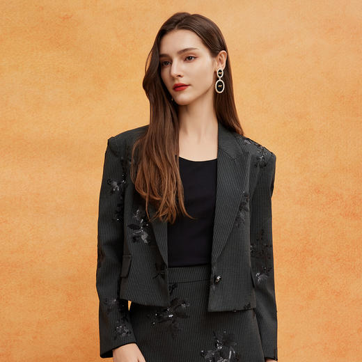 RE1A1斯尔丽25春季新款绣花绣亮片工艺箱式短款时尚搭配性强西装外套 商品图4