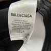 正品巴黎世家Balenciaga水洗做旧破坏鸭舌帽
经典字母刺绣徽标 水洗做旧破坏 细节实拍 双层棉 上身好看 春季出游必不可少
头围59-61 商品缩略图7