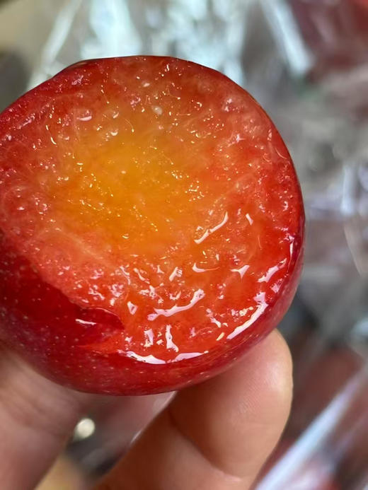 必入推荐！空运！进口樱桃李，鲜甜多汁！吃起来既像大号金车，又有李子风味，软硬都各具特色 商品图1