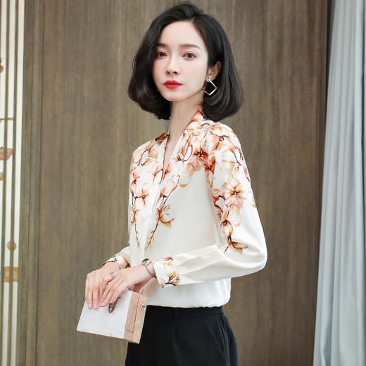 TC9097重磅真丝衬衫女长袖2025春秋季新款V领缎面定位花衬衣桑蚕丝上衣 商品图2
