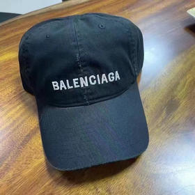 正品巴黎世家Balenciaga水洗做旧破坏鸭舌帽
经典字母刺绣徽标 水洗做旧破坏 细节实拍 双层棉 上身好看 春季出游必不可少
头围59-61