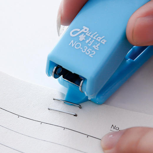 办公用品学生省力多功能订书机迷你便携式小号用定书器手握文具 商品图3
