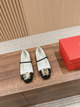 菲拉格慕新版Vara铭牌蝴蝶结芭蕾舞平底鞋（HC）