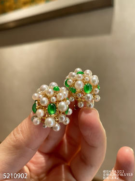 5210902 ，珍珠耳钉。具体价格微信咨询