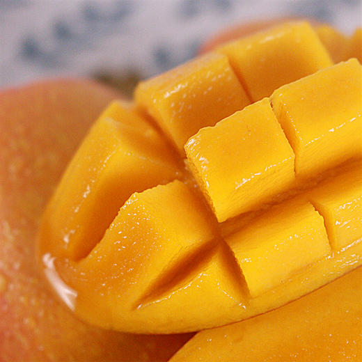 海南树上熟贵妃芒果 1箱约4斤装礼盒 皮薄核薄 多汁香甜 商品图1