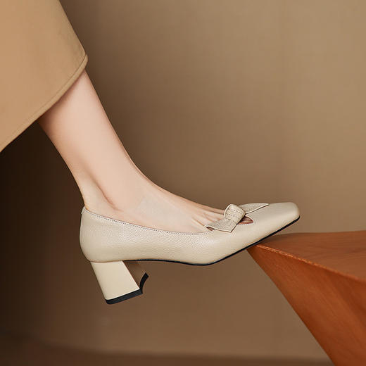 【预售5天】小清新复古方头粗跟单鞋真皮时尚镂空蝴蝶结气质高跟鞋软底中跟工作鞋女LD&7268 商品图3