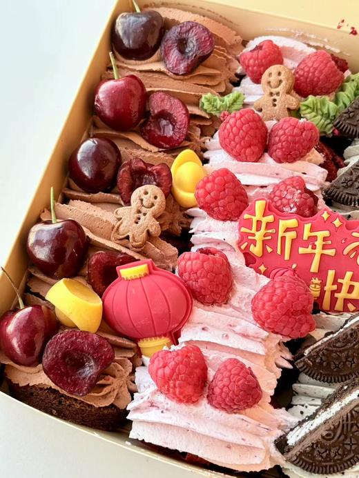 #𝗡𝗲𝘄四拼煎蛋卷（草莓椰子糖｜黑芝麻｜车厘子巧克力｜花漾莓莓） 商品图1