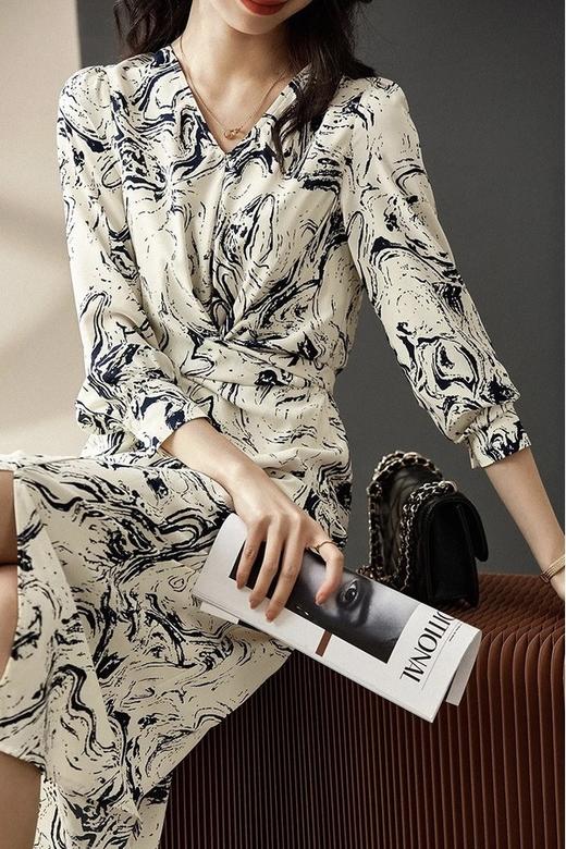 SENTUBILA尚都比拉 时尚扭结收腰抽象印花连衣裙 15748 商品图1