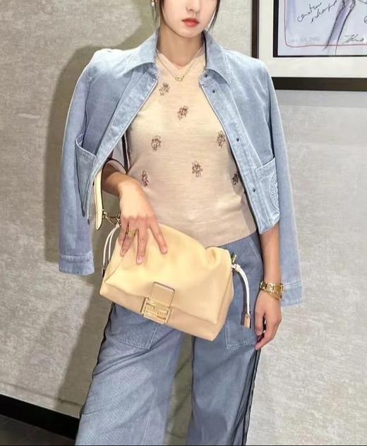 女款牛仔夹克外套 商品图2