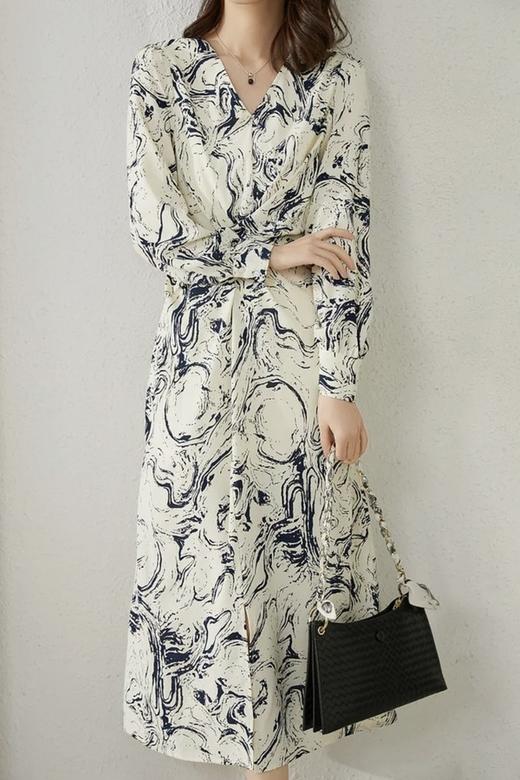 SENTUBILA尚都比拉 时尚扭结收腰抽象印花连衣裙 15748 商品图7