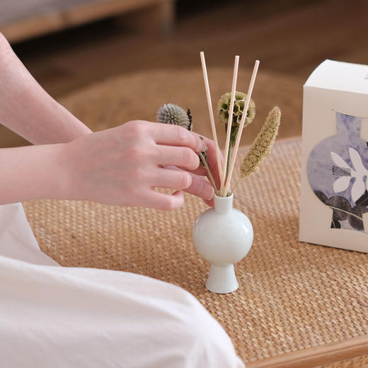 【生日礼 女神节  情人节  】呈白东方花艺香薰 室内无火香氛摆件  2.25-4.1期间 99元买一赠一 （任选2瓶） 商品图3