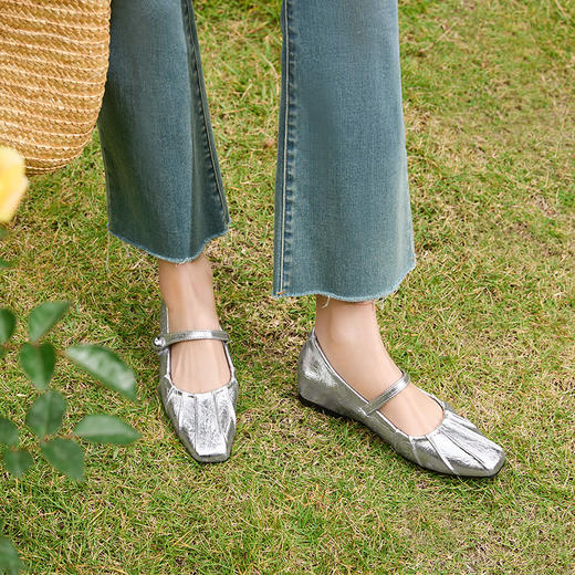 西遇法式绝美单鞋女新款早春内增高褶皱超软配裙银色玛丽珍鞋V0047443 商品图3
