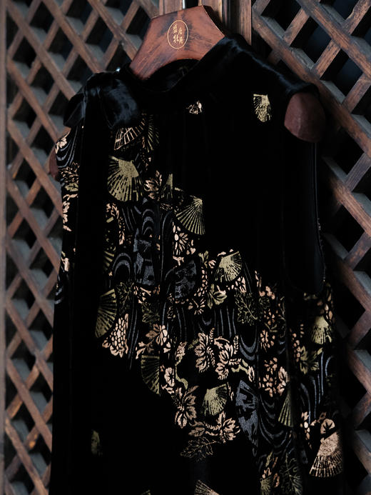 盛唐牡丹| 丝绒烫金硕果金扇纹背心 商品图8