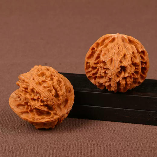 一盘就红高瓷苹果圆狮子头文玩核桃  优选老树自然生长真核桃手把件盘玩核桃 商品图1