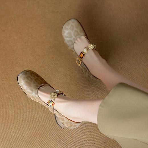 【预售5天】甜酷风豹纹丝绸羊皮玛丽珍鞋春季新款圆头粗跟中跟一字扣单鞋女NJMK&K1375 商品图2