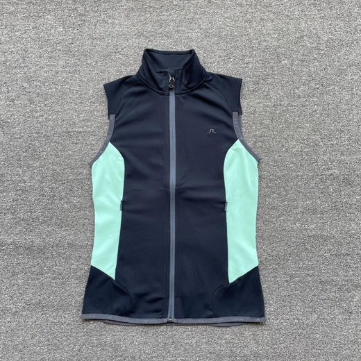 正品林德伯格女款高尔夫马甲，修身款弹性大。
只有深蓝色XS码，玫红色L码XL码各一件。
xs码胸围78，L码胸围94，XL胸围98 商品图1