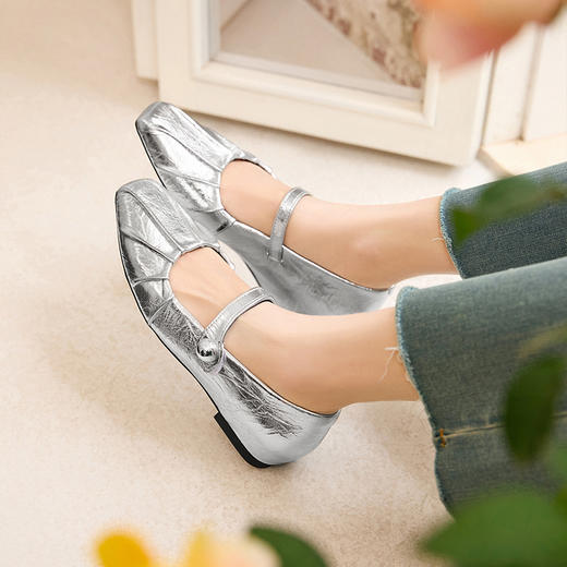西遇法式绝美单鞋女新款早春内增高褶皱超软配裙银色玛丽珍鞋V0047443 商品图1